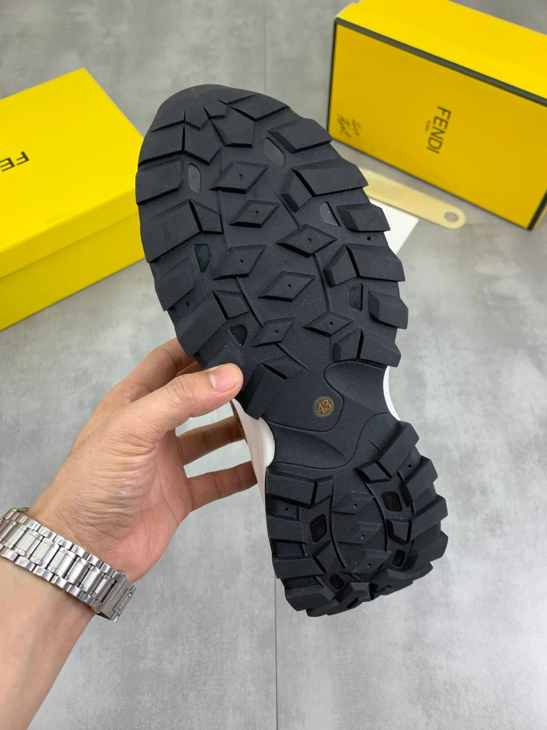 ​Men's shoes 💰P440 💰【New】Little monster 🆘 New FENDI 🕶️🕶️Simple routing effect, showing an elegant and cool driving shoe 🎬Using imported calfskin + first-layer pigskin lining🐂Excellent material🎬Detailed workmanship 🤗Comfortable foot feel➰➰. ​Pair it with any outfit to show your taste and temperament, low-key luxury ♻️Design ​simple and elegant ​noble and fashionable 🍃​Very loved and favored by trendy men 💓❤️Size: 38-44 (45 customized) 3️⃣ colors available